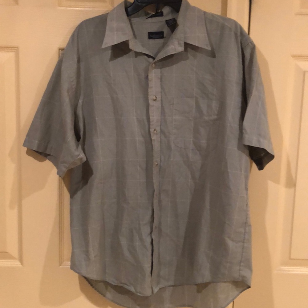 Green. Short Sleeve Button Down. EUC